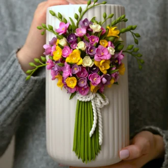 Vază ceramică decorată manual cu frezii